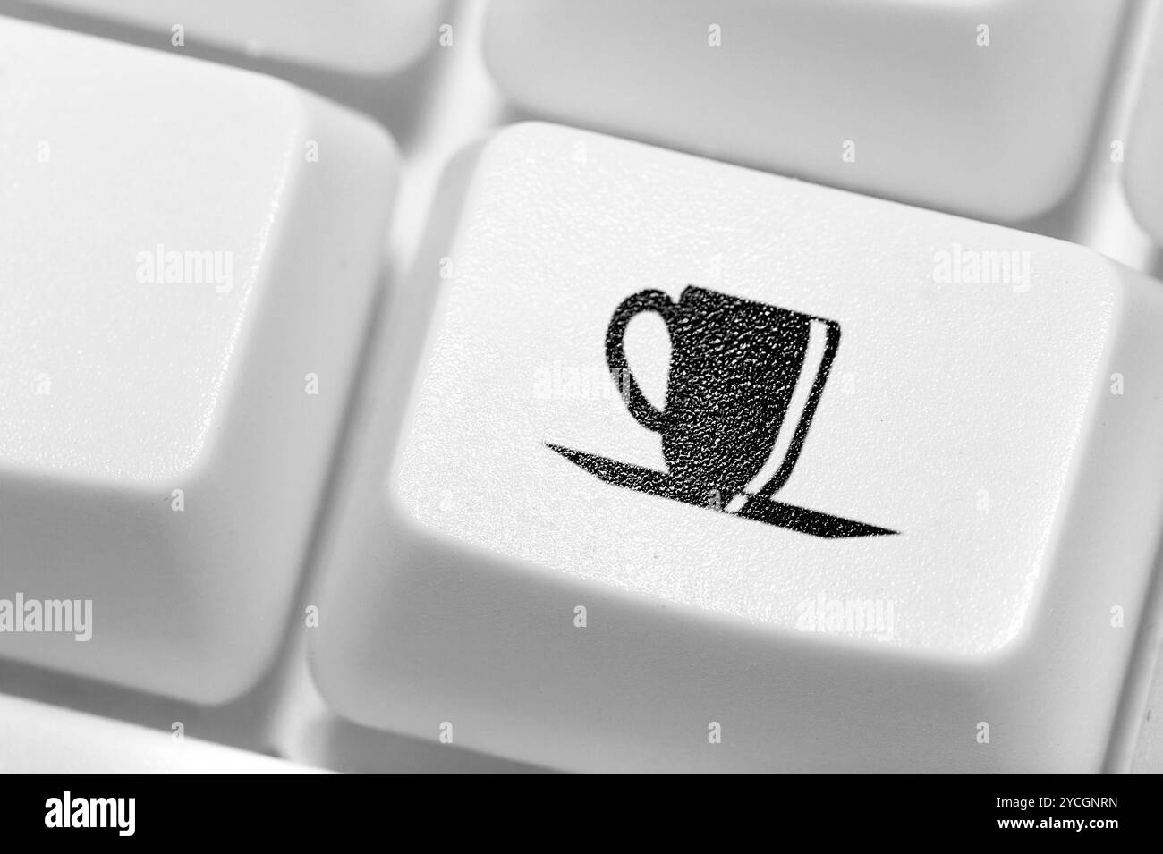 Le bouton avec un emblème d'une tasse de café sur le clavier. Une pause de travail Banque D'Images