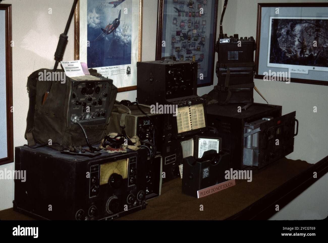 Chiriaco Summit, CA. États-Unis. Mai 1991. Le General George S. Patton Memorial Museum, 11 novembre 1988, au sommet de Chiriaco, Californie, est un musée érigé en hommage au général George S. Patton sur le site de l'entrée du Camp Young, qui fait partie du Desert Training Center de la seconde Guerre mondiale. les expositions comprennent une grande collection de chars utilisés pendant la seconde Guerre mondiale et la guerre de Corée, ainsi que des souvenirs de la vie et de la carrière de Patton - en particulier en ce qui concerne son service au Desert Training Center - et de soldats qui y ont été entraînés. Banque D'Images