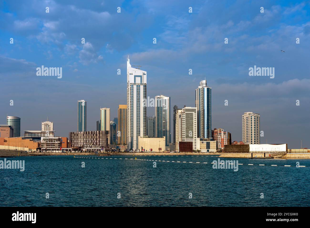 Bahrain Financial Harbor, Harbor Towers, Bahrain Skyline vue coucher du soleil lever du soleil Banque D'Images