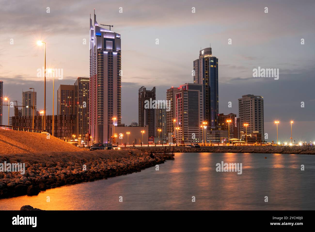 Bahrain Financial Harbor, Harbor Towers, Bahrain Skyline vue coucher du soleil lever du soleil Banque D'Images