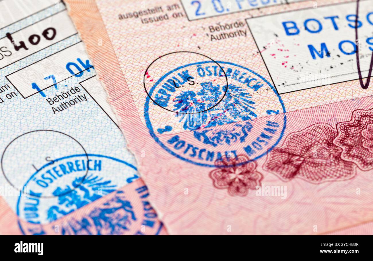 Timbres d'entrée et de sortie Visa dans le passeport Banque D'Images