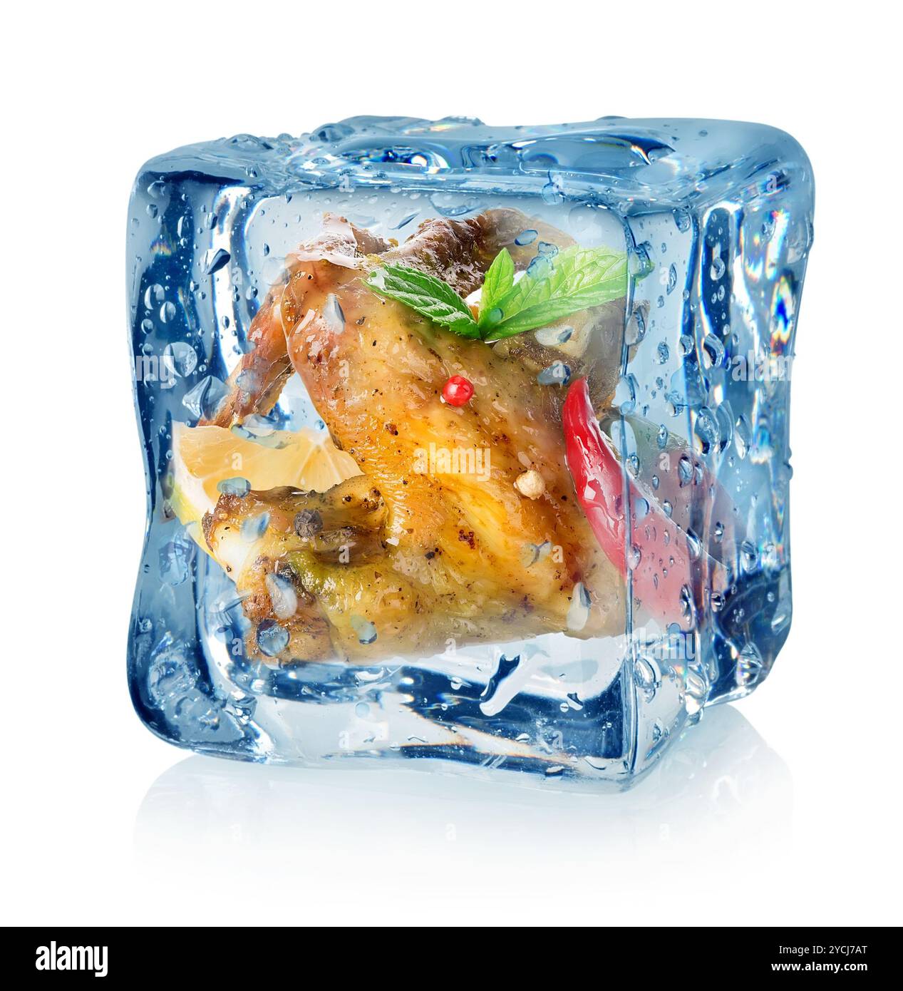 Des ailes de poulet en cube de glace Banque D'Images