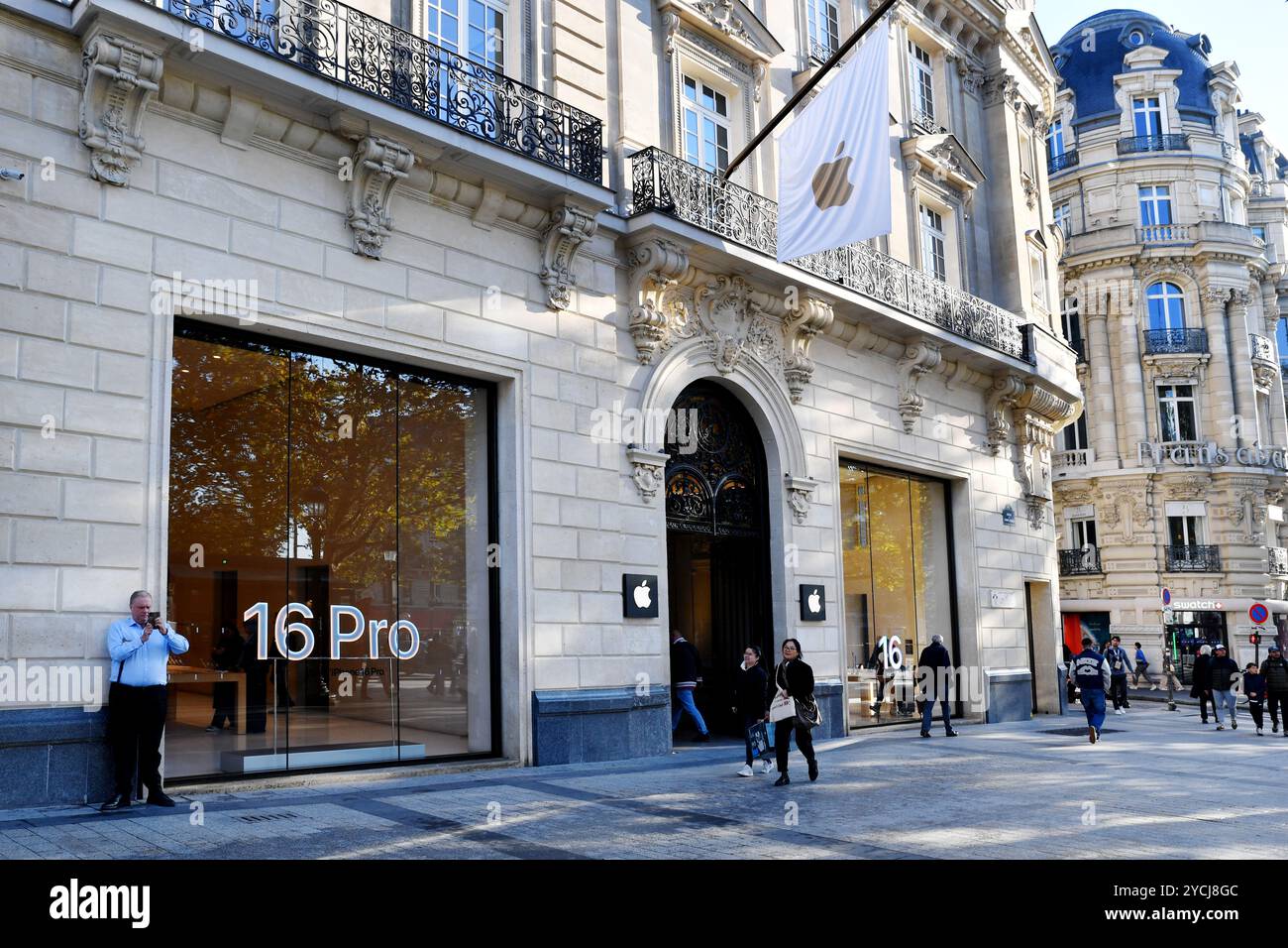 APPLE flat store sur l'avenue des champs Elysées - Paris - France Banque D'Images