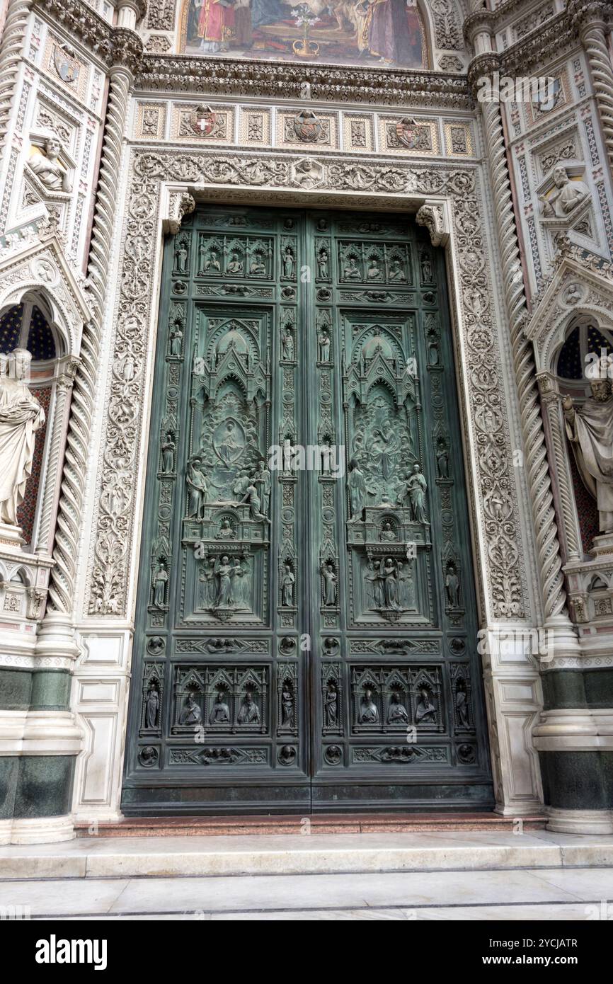 Ancienne porte de la Basilique de Santa Maria del Fiore, Florence Banque D'Images