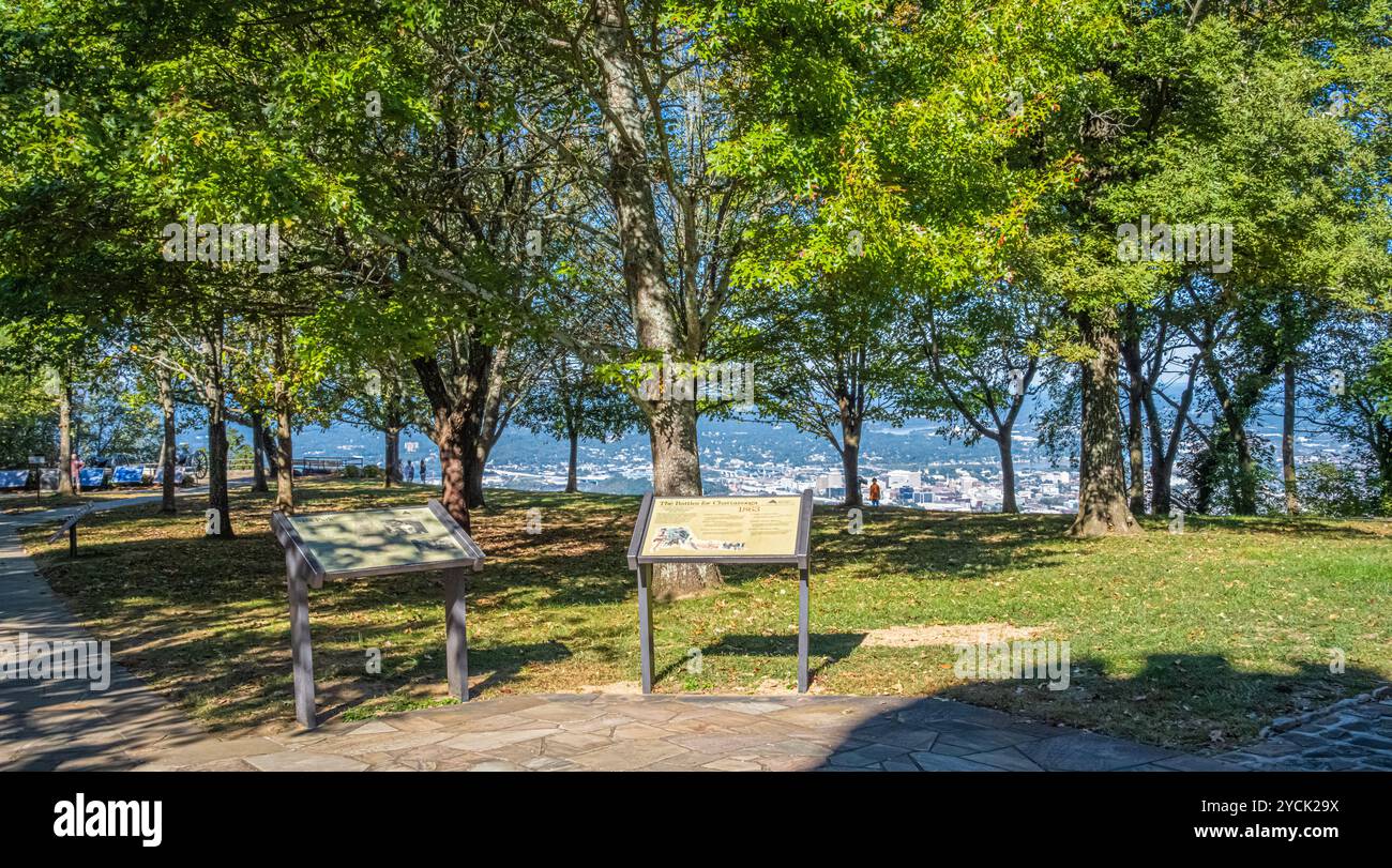 Vue sur Chattanooga, Tennessee, depuis point Park, la pointe nord de Lookout Mountain et une partie du parc militaire national de Chickamauga & Chattanooga. Banque D'Images