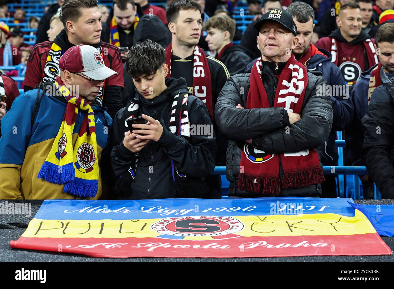 Fans de Sparta Prague lors de l'UEFA Champions League, League Stage Manchester City v Sparta Prague au stade Etihad, Manchester, Royaume-Uni, 23 octobre 2024 (photo Mark Cosgrove/News images) Banque D'Images