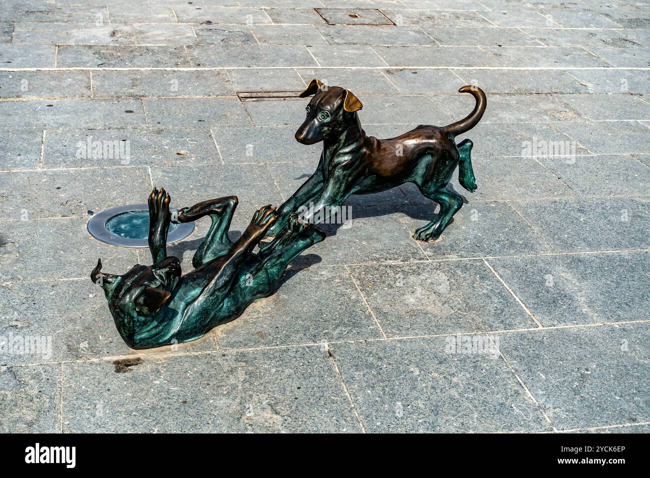 Sculpture du chien courant d'Ibiza, par Andreu Moreno dans la ville de Santa Eulària des Riu, à Ibiza, Espagne. Banque D'Images