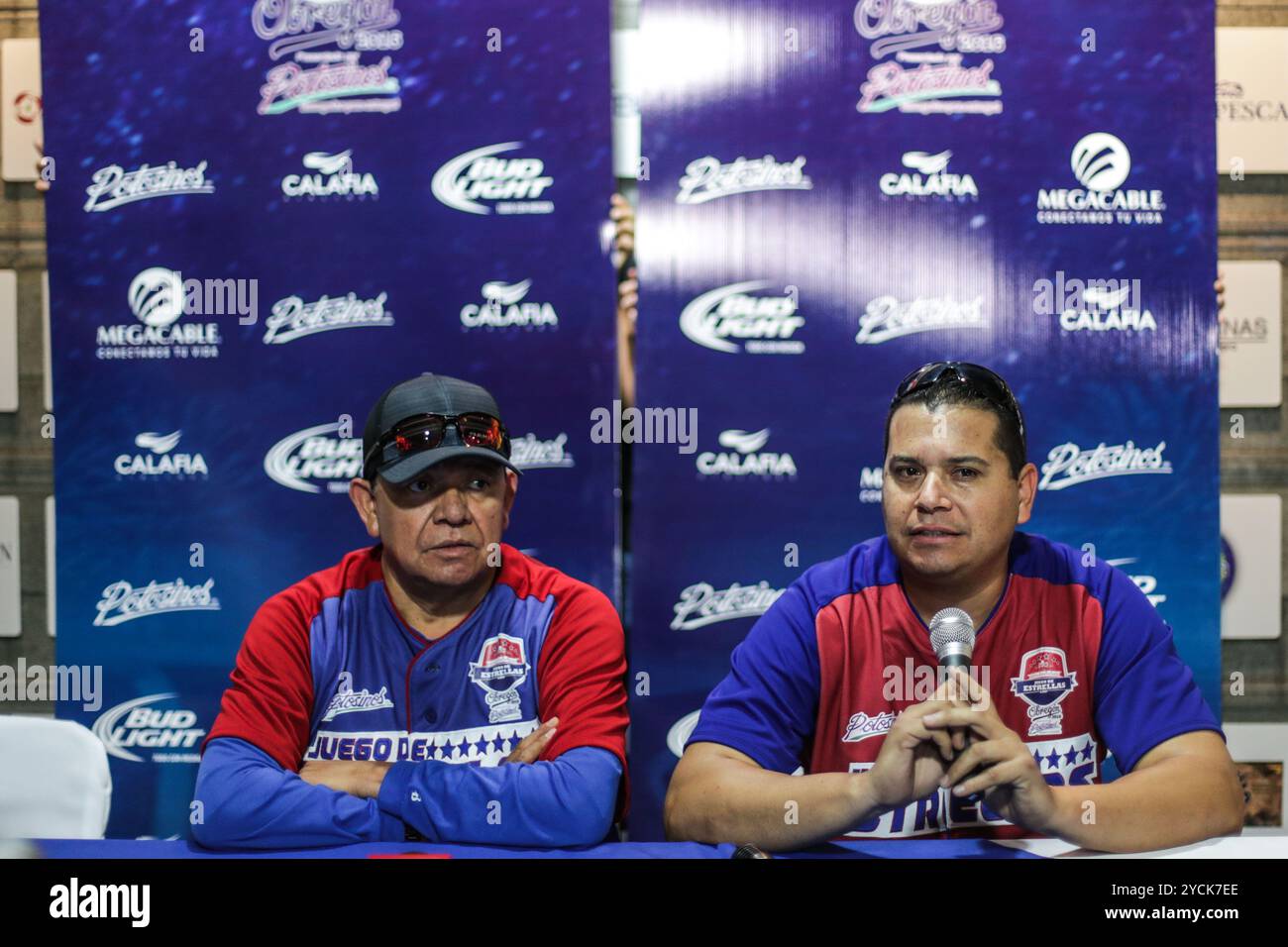 OBREGON, MEXIQUE - NOVEMBRE 27 : Fernando Valenzuela lors d'une conférence de presse avant le match de softball appelé ¨Game of Legends and Celebrities¨ avant le All-Star Game au stade Yaquis de Ciudad Obregon de la Ligue mexicaine du Pacifique LMP le 27 NOVEMBRE 2016 à Obregon, Mexique. (Photo de Luis Gutierrez/Norte photo) Banque D'Images