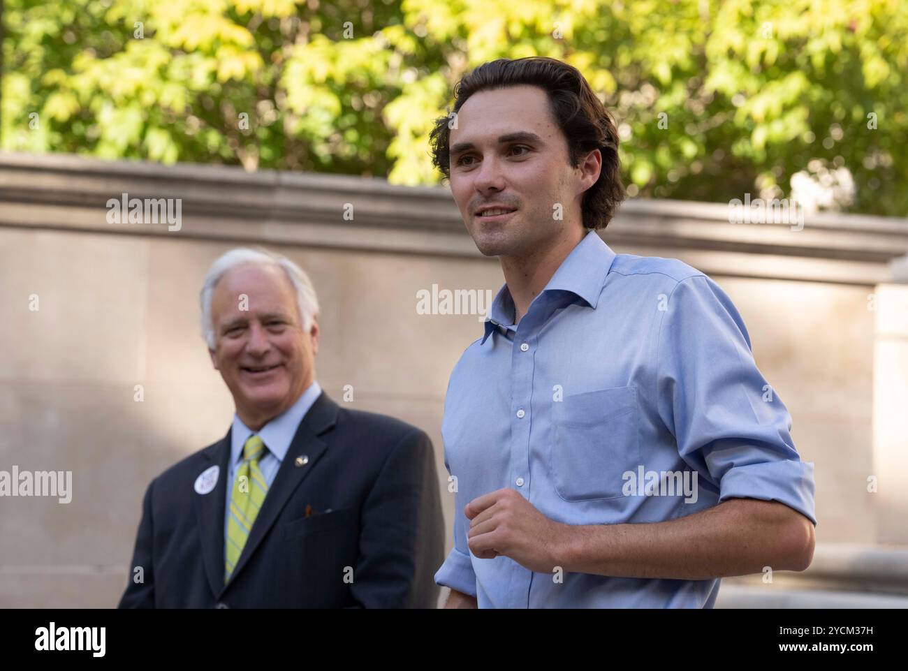 Austin, Texas, États-Unis. 22 octobre 2024. Le défenseur de la sécurité des armes à feu DAVID HOGG parle aux étudiants du West Mall de l'Université du Texas à Austin le 22 octobre 2024 lors d'une apparition avec le maire Kirk Watson. Hogg, 24 ans, fondateur de March for Our Lives, était un étudiant de dix-sept ans à la Marjory Stoneman Douglas High School à Parkland, en Floride, quand un homme armé a tué 17 de ses camarades de classe le 14 février 2018. (Crédit image : © Bob Daemmrich/ZUMA Press Wire) USAGE ÉDITORIAL SEULEMENT! Non destiné à UN USAGE commercial ! Banque D'Images