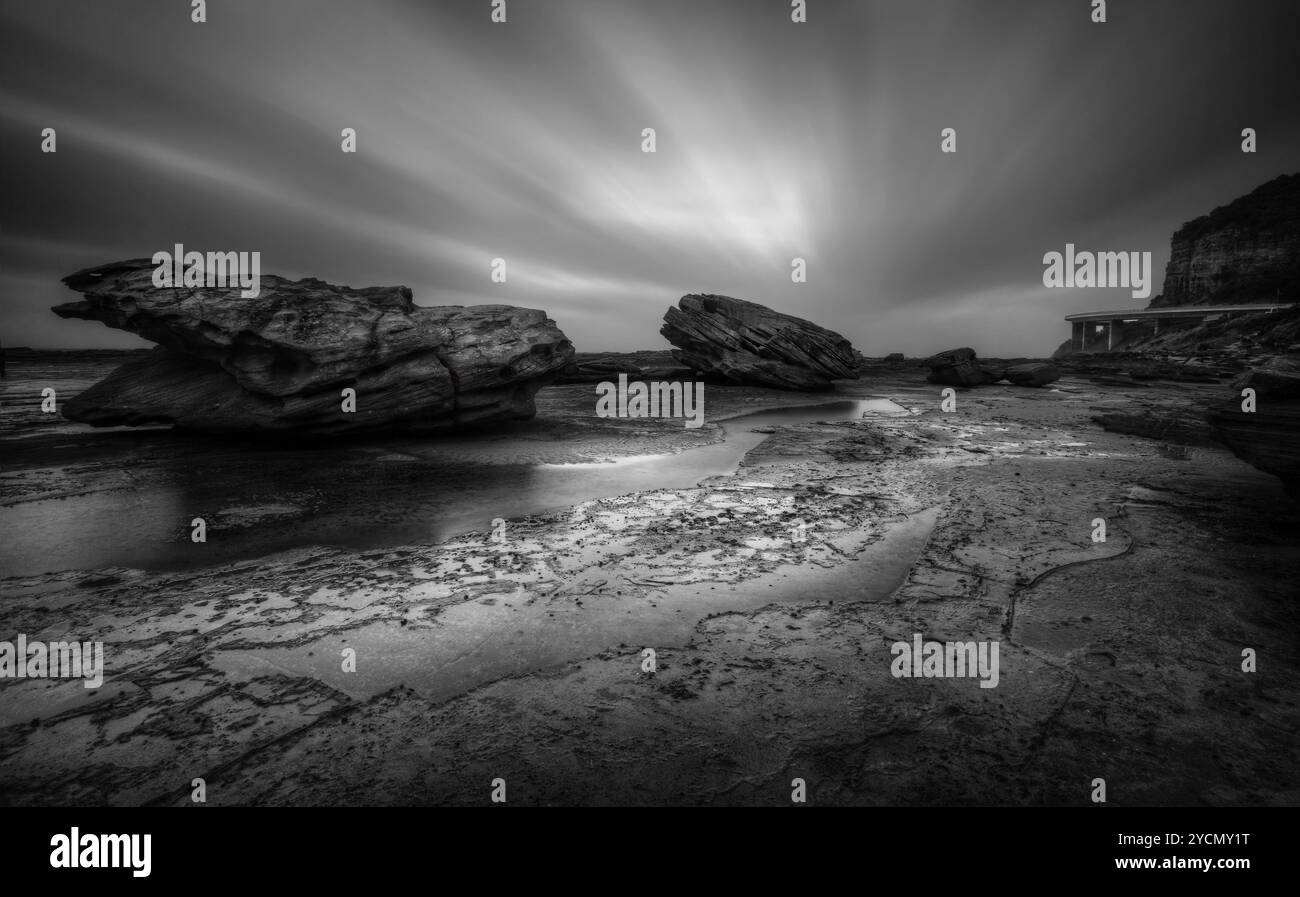 Tempête Coalcliff Seascape en noir et blanc Banque D'Images