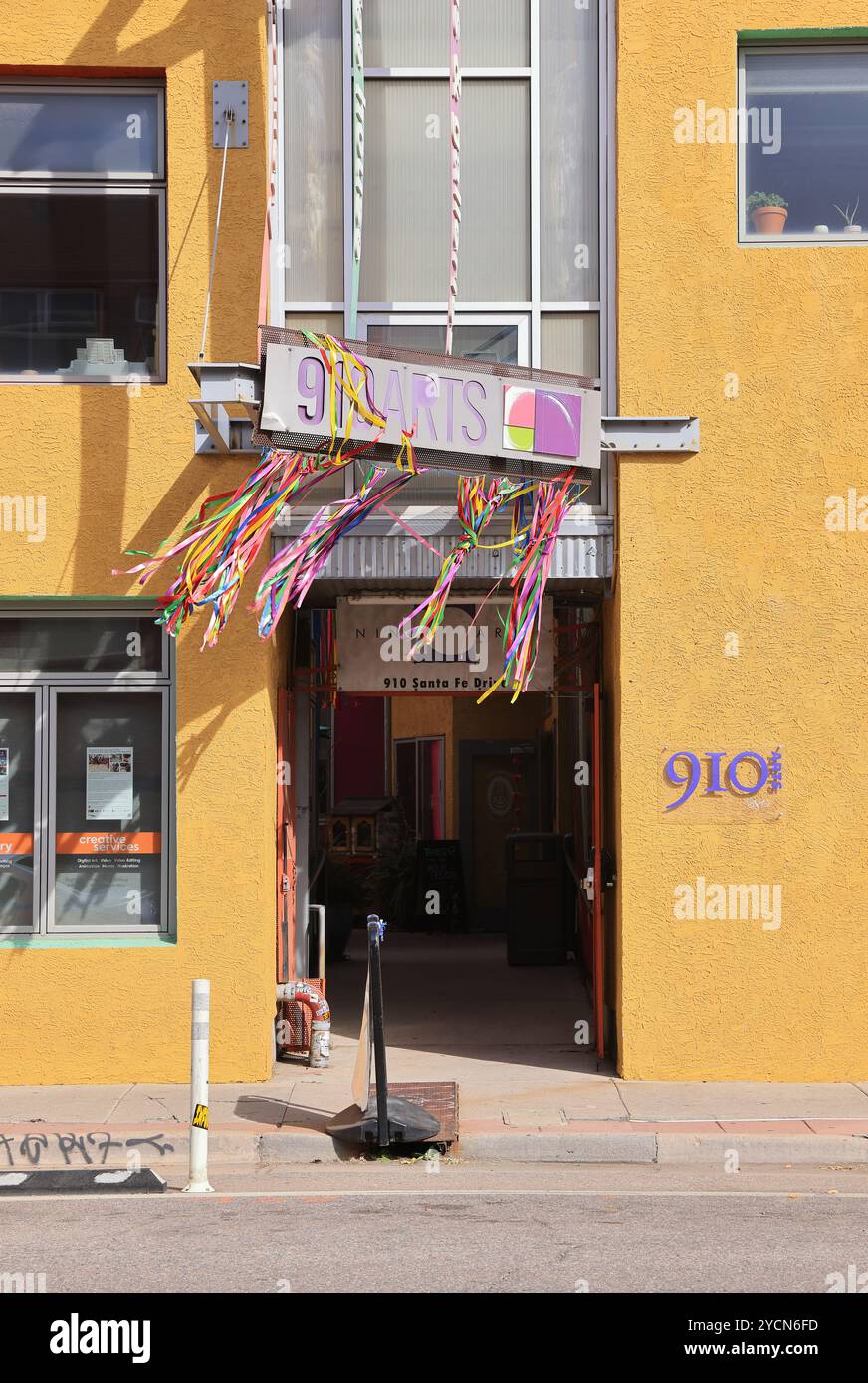Quartier artistique de Denver sur Sante Fe, désigné quartier créatif avec des racines hispaniques et latino-américaines traditionnelles, avec des peintures murales, des galeries d'art, des boutiques indépendantes. Banque D'Images