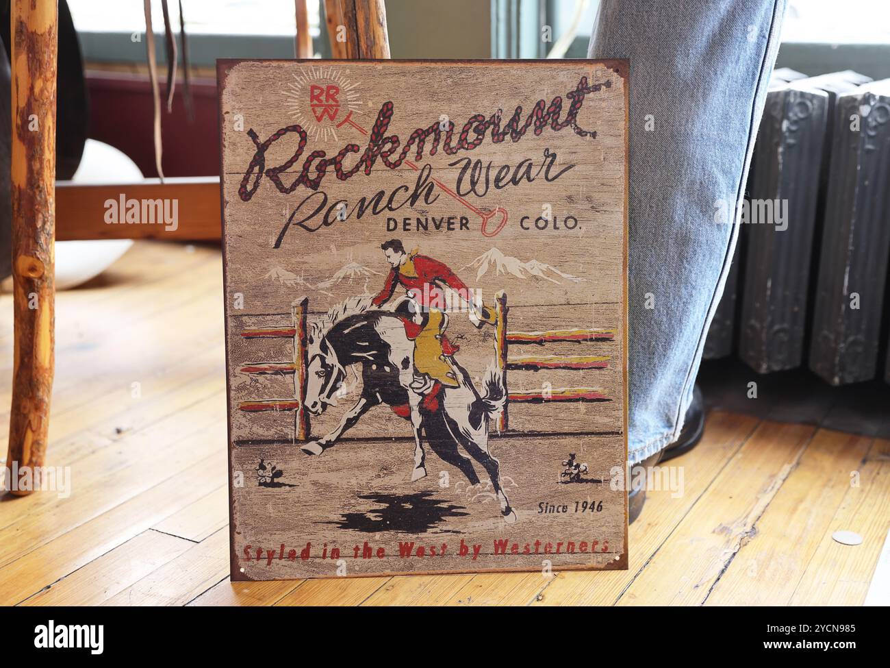 Le magasin Rockmount à Denver, LoDo, un bâtiment historique construit en 1909, et la maison des vêtements de ranch WESTERN premium, y compris la chemise à boutons-pression originale. Banque D'Images
