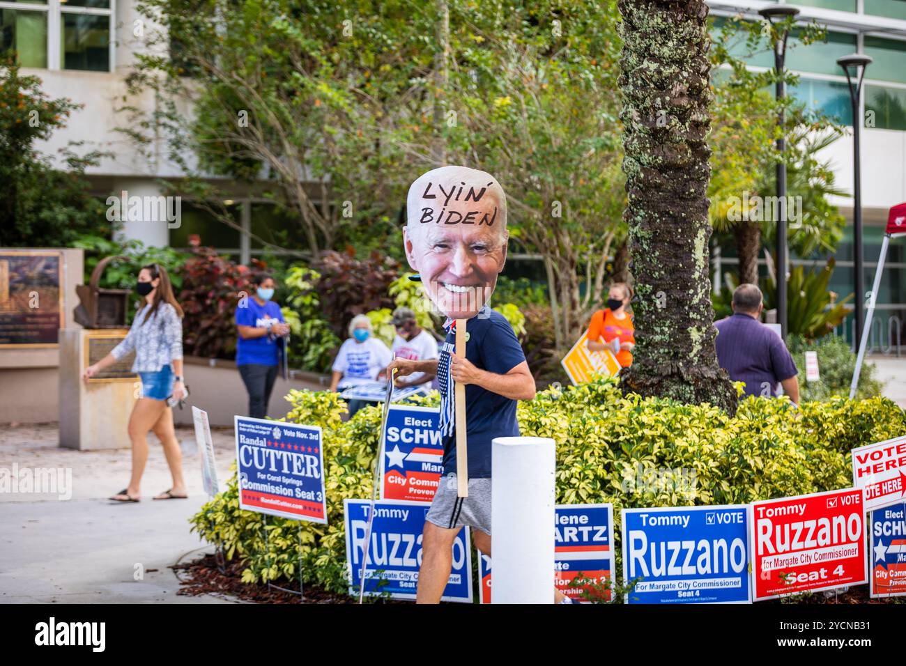 Coral Springs, Floride, États-Unis. 12 octobre 2024. Kamala Harris soutient contre Donald Trump lors des élections américaines de 2024. Banque D'Images