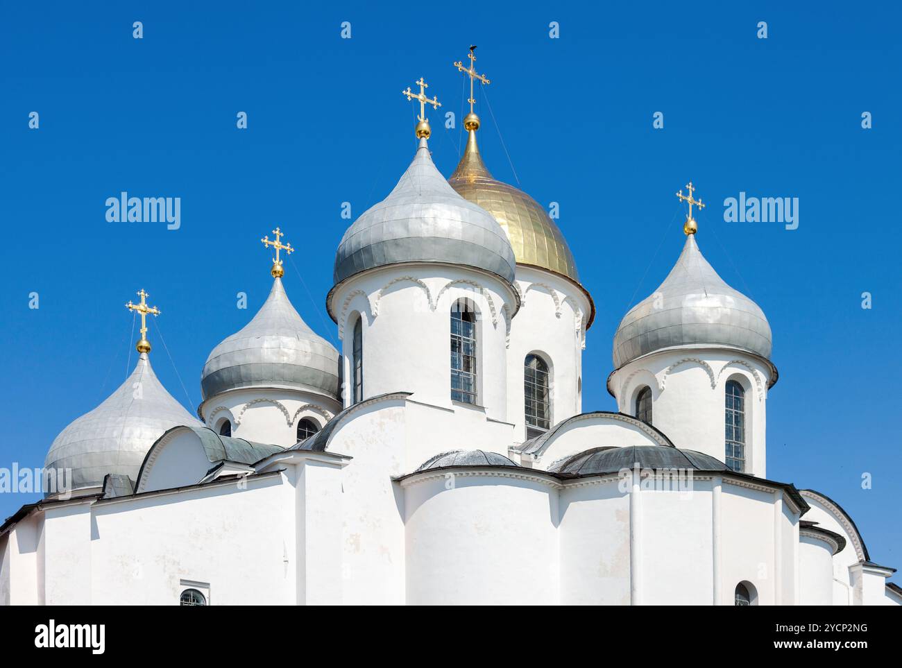 Les dômes de la cathédrale Sainte-Sophie à Kremlin, Grand Novgorod, Russie Banque D'Images