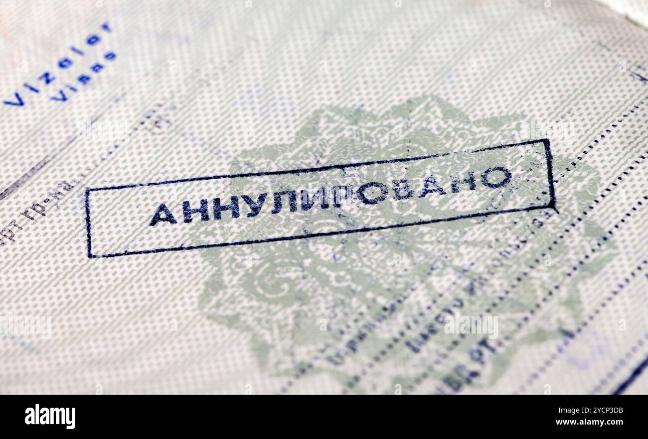 En timbres de passeport turc. Texte sur le russe : Annulé Banque D'Images