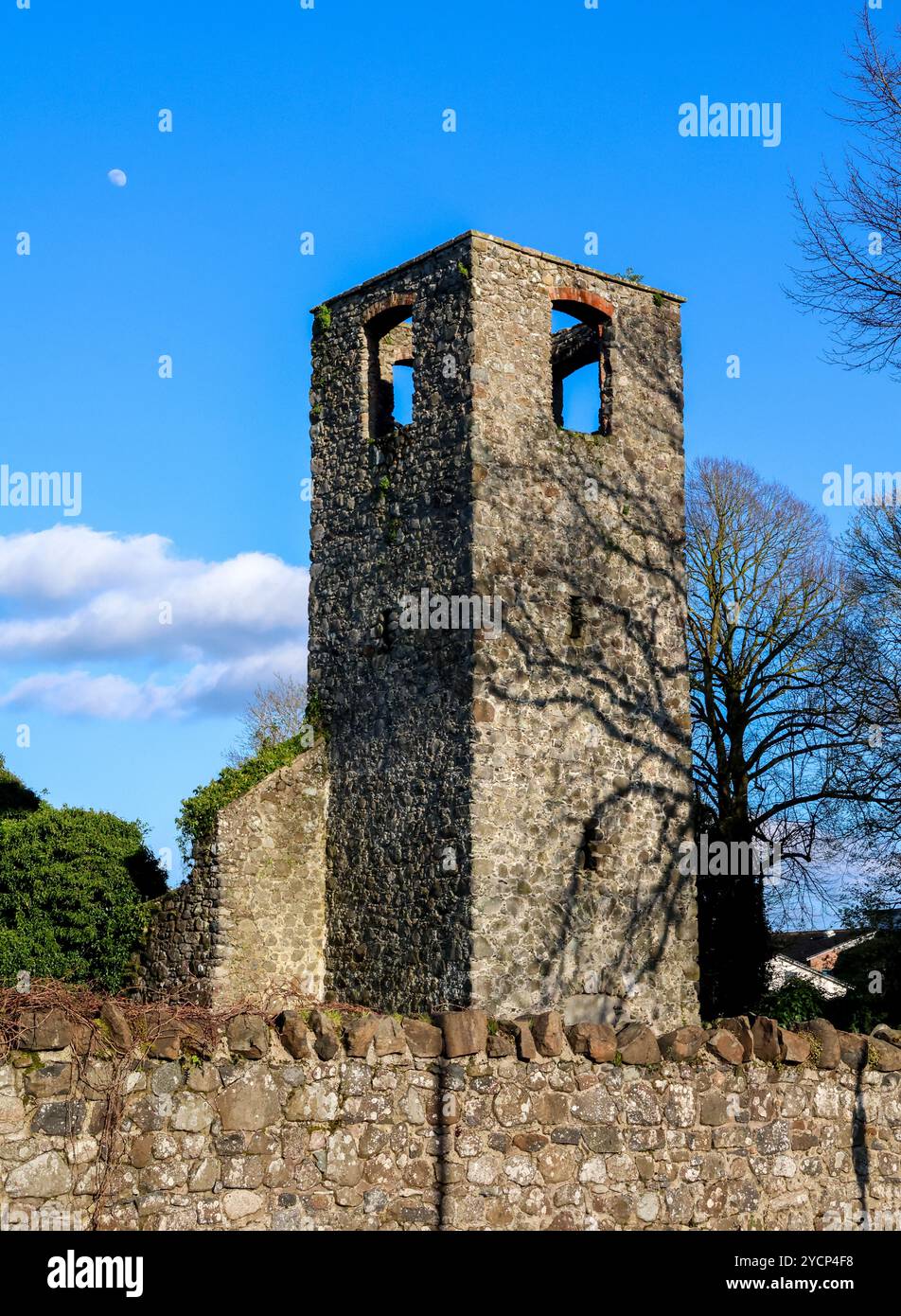 Mur extérieur ancienne église cimetière tour Magheralin. Magheralin Old Church site Irlande du Nord. Banque D'Images
