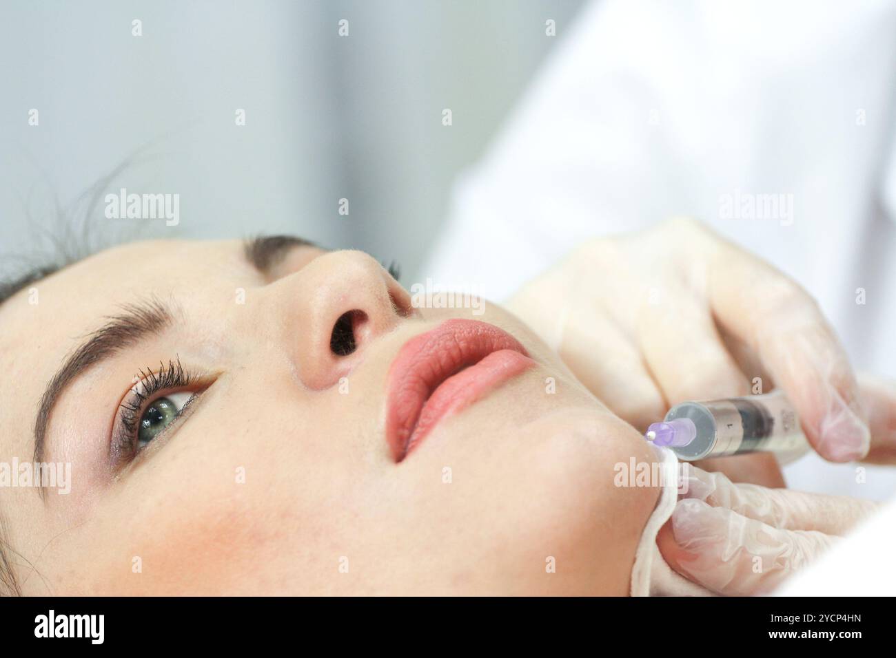 Woman Having Botox Traitement Au Beauty Clinic Banque D'Images