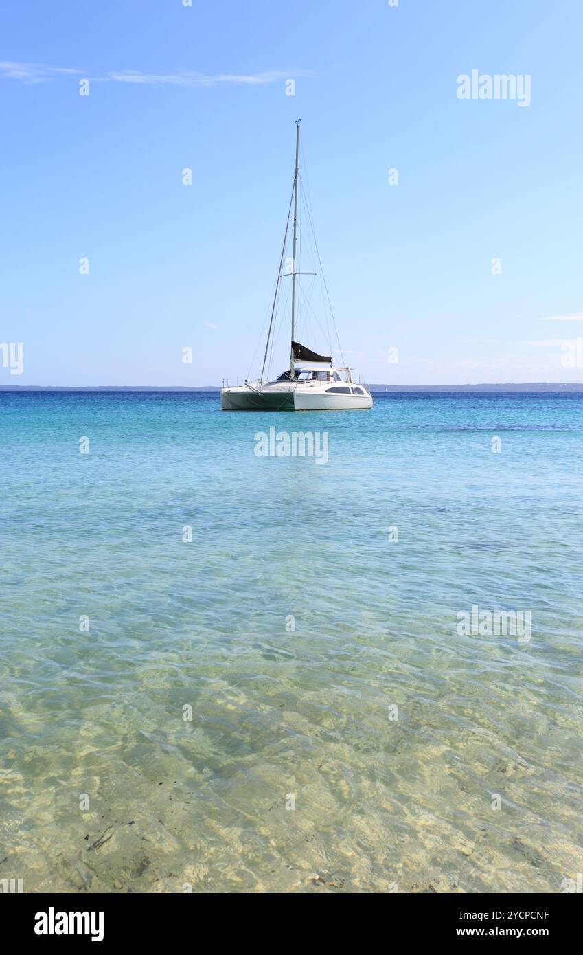 Catamaran sur l'eau à Jervis Bay Banque D'Images