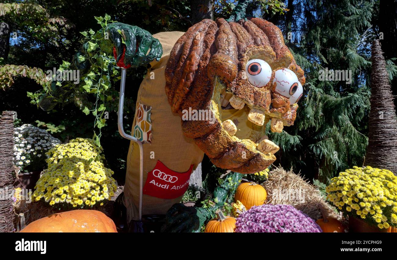 Atlanta, Géorgie, États-Unis 23 octobre 2024. Scarecrows in the Garden à l'Atlanta Botanical Garden présente des centaines d'épouvantails créés par des artistes locaux, des artisans, des groupes de jeunes et des entreprises. (Crédit image : © Brian Cahn/ZUMA Press Wire) USAGE ÉDITORIAL SEULEMENT! Non destiné à UN USAGE commercial ! Banque D'Images