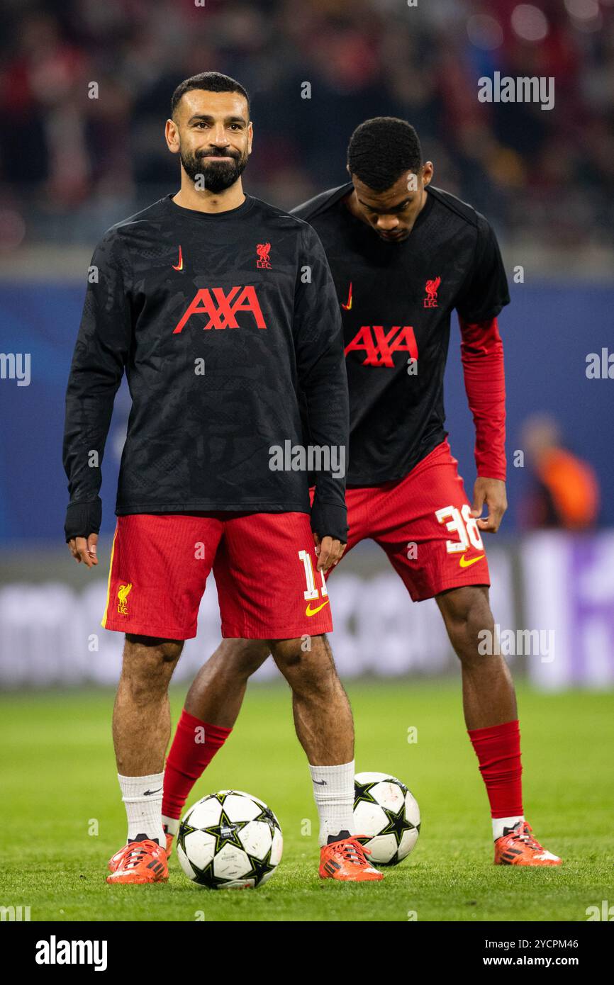 Leipzig, Allemagne. 23 octobre 2024. Mohamed Salah (11 ans) de Liverpool s'échauffe avant le match de Ligue des Champions de l'UEFA entre le RB Leipzig et Liverpool au Red Bull Arena de Leipzig. Crédit : Gonzales photo/Alamy Live News Banque D'Images