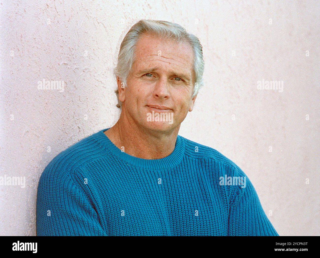 FILE - Former "Tarzan" actor Ron Ely during an interview in Los Angeles on Dec. 28, 1987. Ely, the tall, musclebound actor who played the title character in the 1960s NBC series “Tarzan,” died Sept. 29, 2024 at age 86. (AP Photo/Reed Saxon, File) Banque D'Images