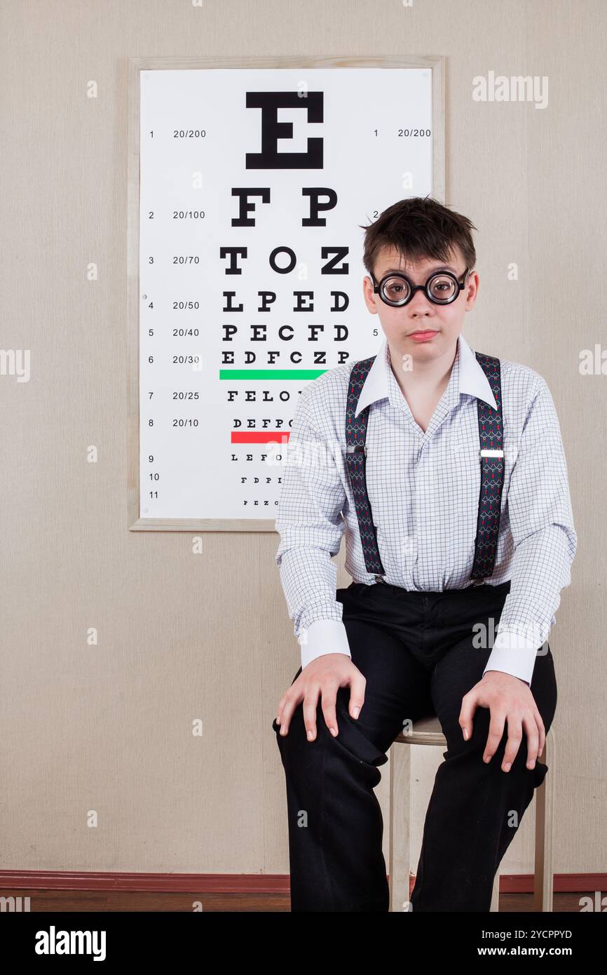 Toute personne portant des lunettes dans un bureau de la médecin Banque D'Images