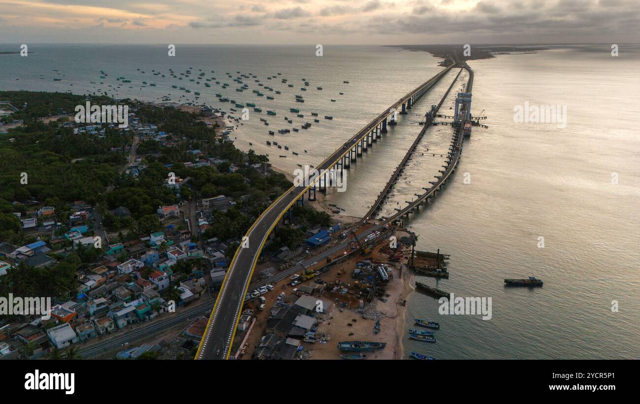 Vue aérienne du pont de Pamban, Rameswaram, Tamil Nadu, Inde Banque D'Images