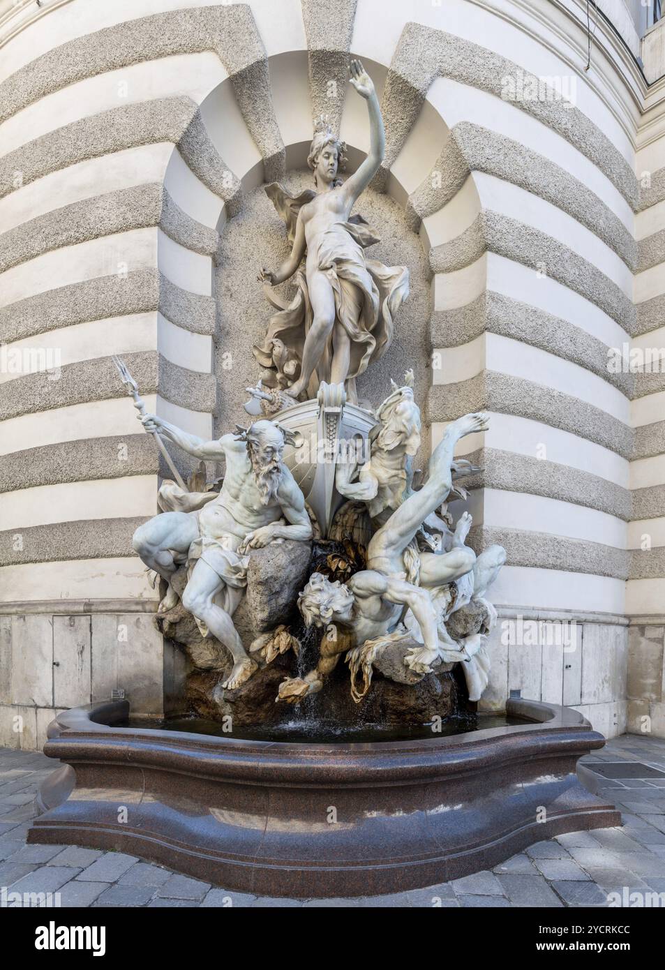 Vienne, Autriche, 22 septembre 2022 : la fontaine de Neptune sur le mur de l'école d'équitation espagnole dans le centre de Vienne, Europe Banque D'Images