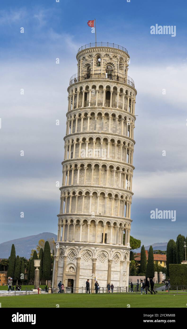 Pise, Italie, 30 novembre 2022 : vue verticale de la Tour penchée de Pise, Europe Banque D'Images
