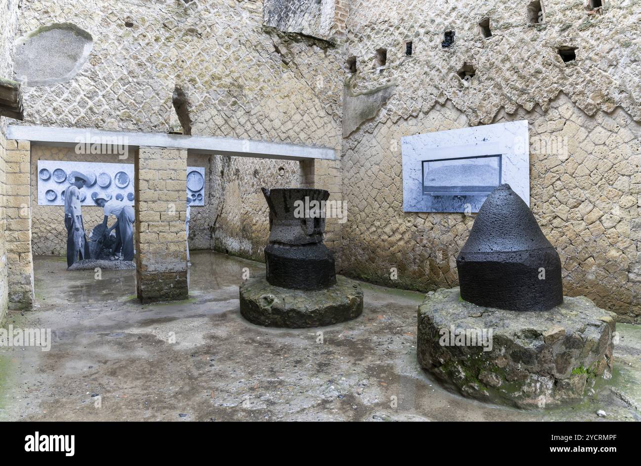 Ercolano, Italie, 25 novembre 2023 : exposition du musée dans l'ancienne ville romaine d'Herculanum, Europe Banque D'Images