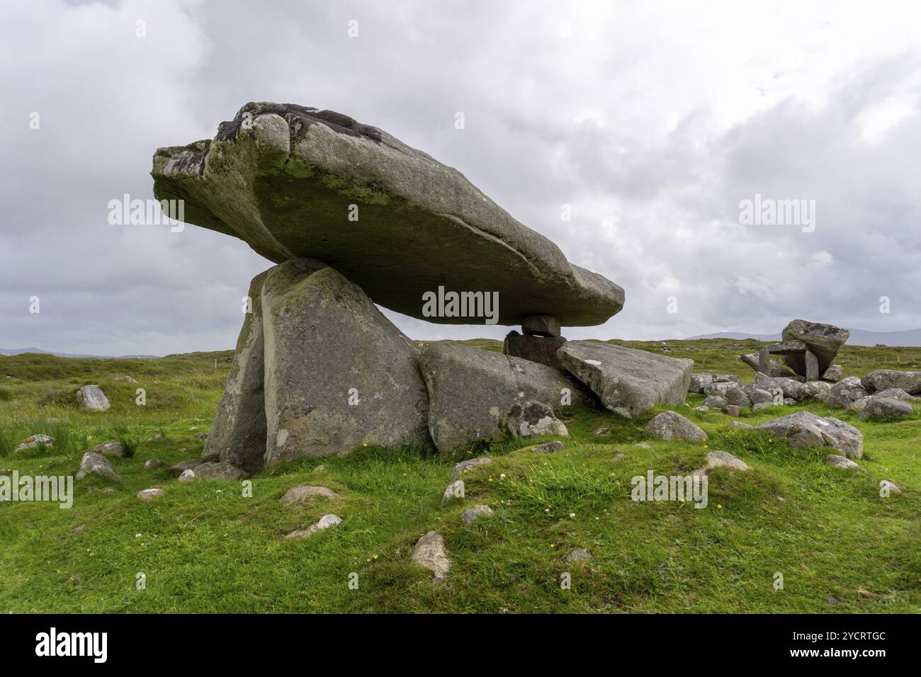 Vue sur le Dolmen de Kilclooney dans le comté de Donegal en Irlande Banque D'Images