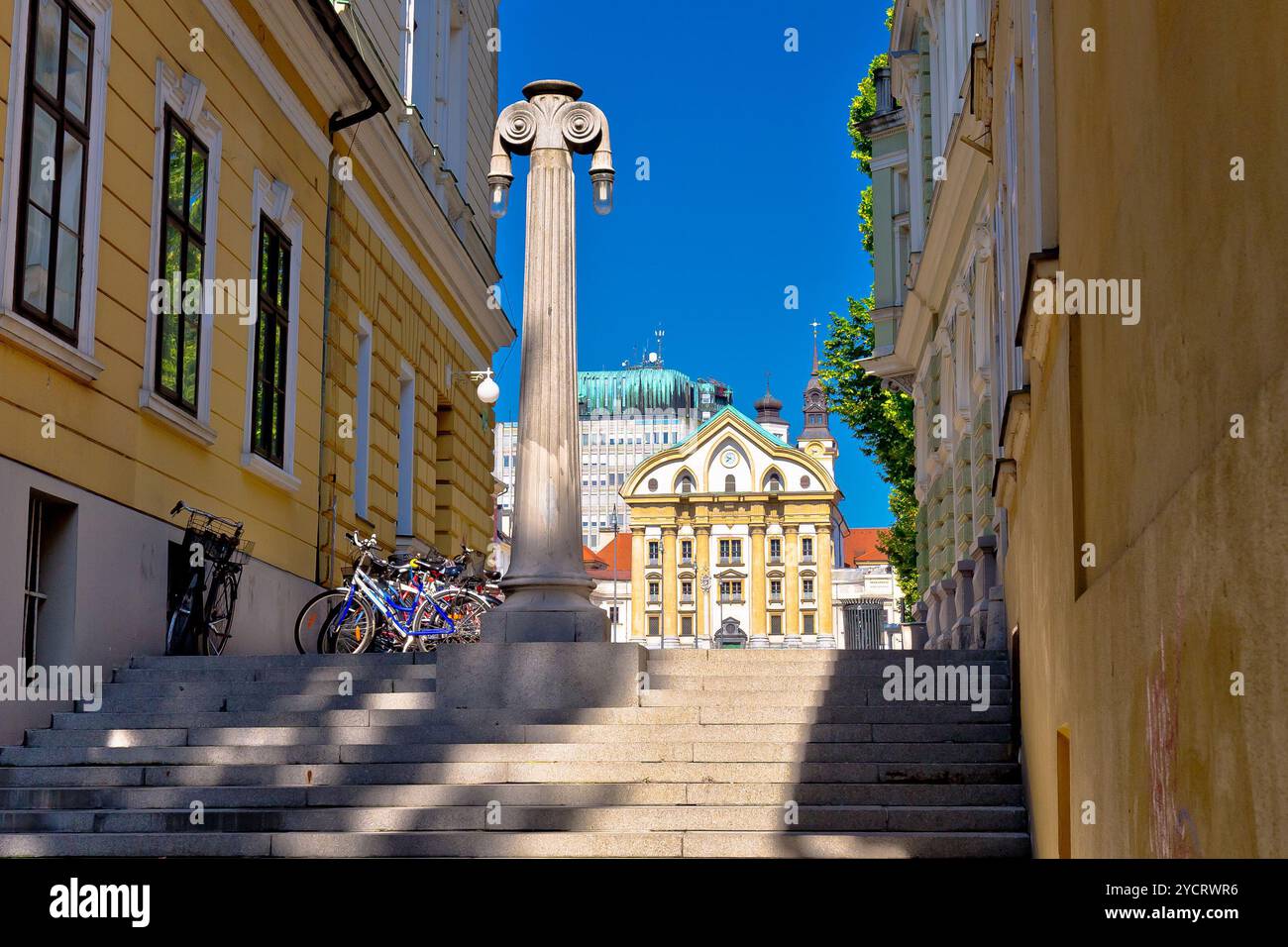 Architecture de Ljubljana et l'église de Sainte Trinité Banque D'Images