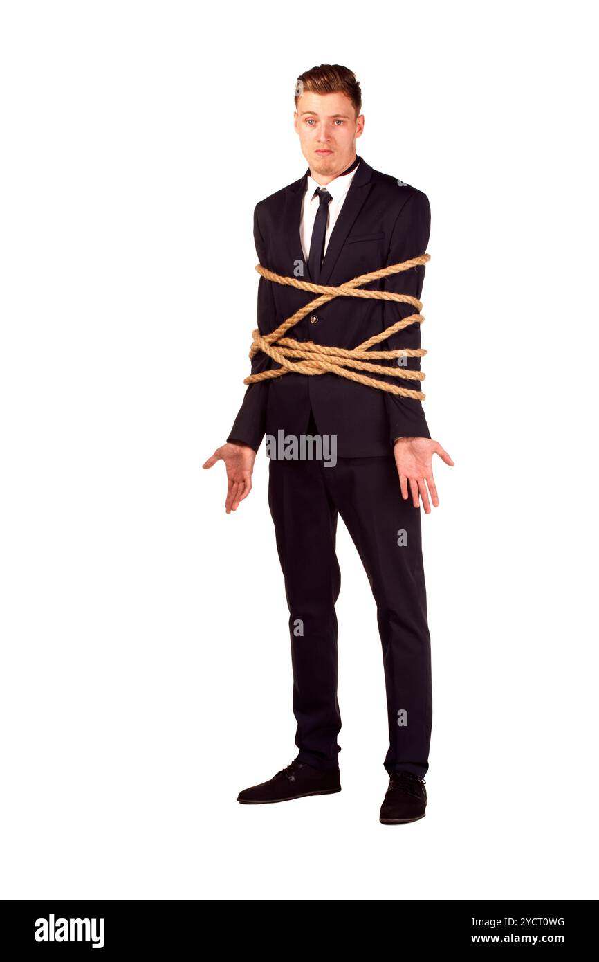Portrait en pied de businessman tied avec la corde, isolé sur blanc. Concept de l'esclavage et la violence Banque D'Images