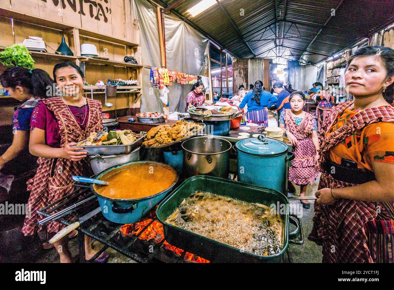 Restaurant de marché, Chichicastenango, municipalité du département d'El Quiché, Guatemala, Amérique centrale Banque D'Images