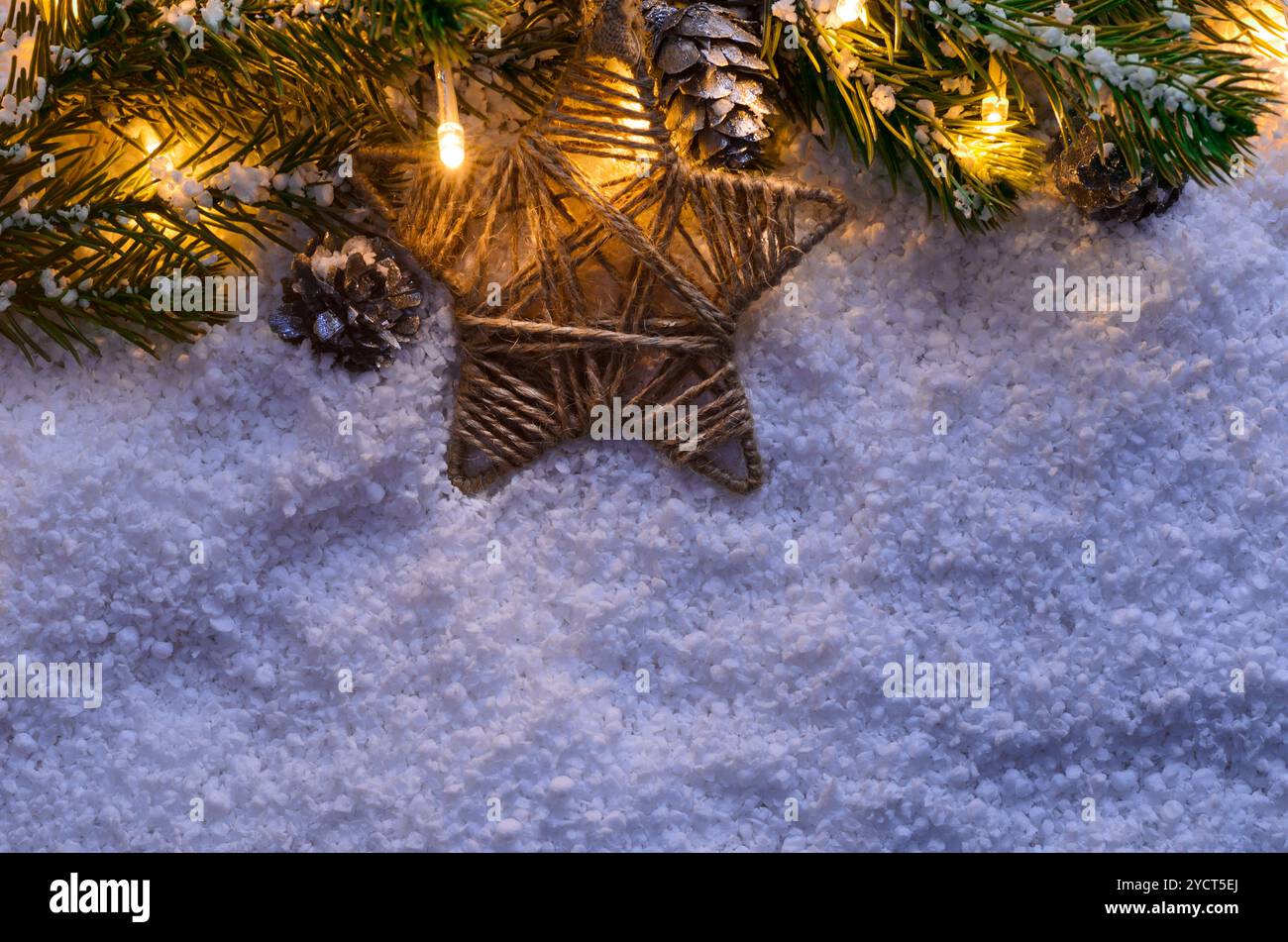 Sapin de Noël avec des lumières Banque D'Images Sapin de Noël avec des lumières Banque D'Images