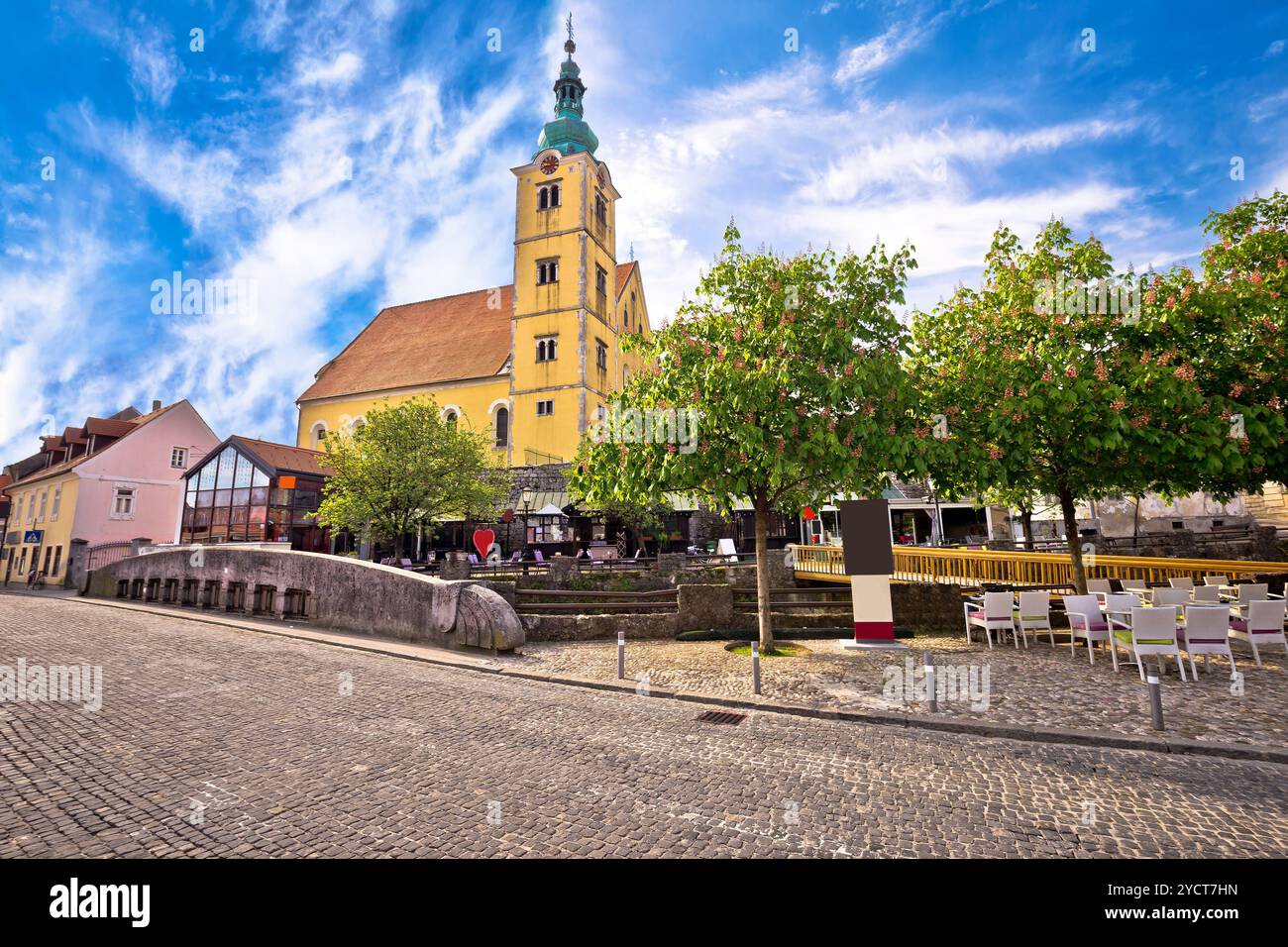 Ville de Samobor et église squre view Banque D'Images