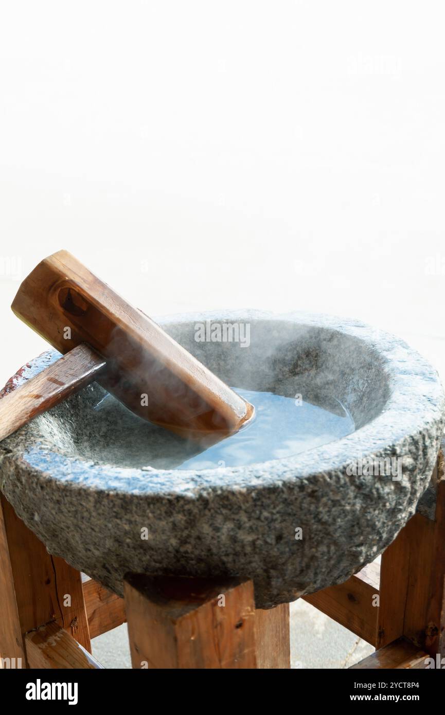 Mortier et pilon de pierre chauffés Banque D'Images