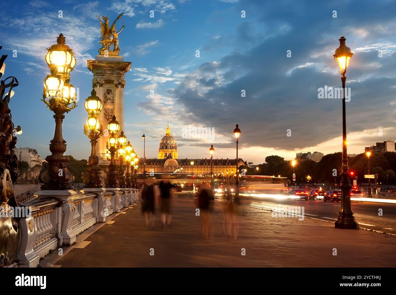 Pont Alexandre III au coucher du soleil Banque D'Images
