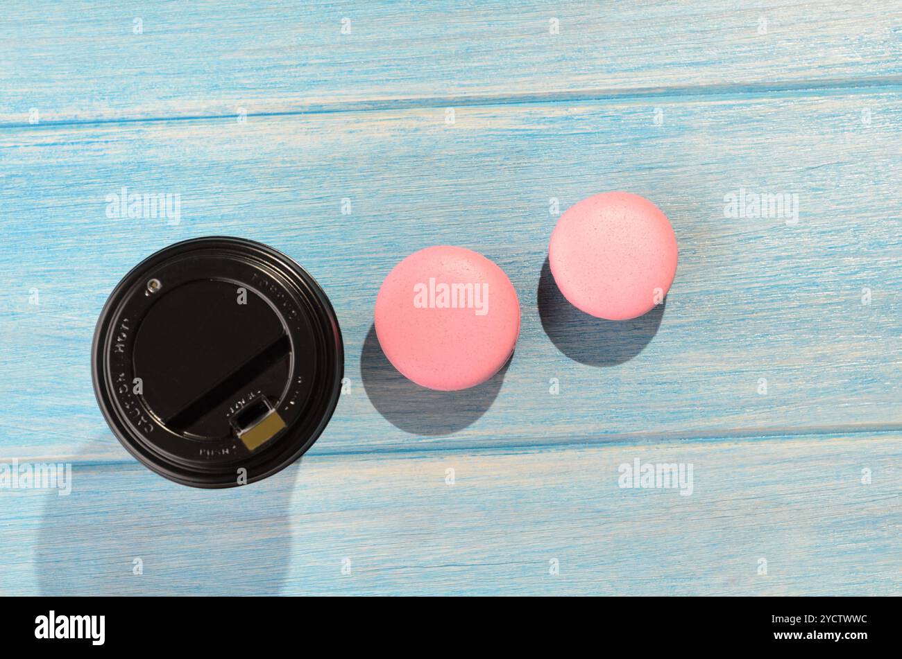 Boisson chaude et macarons Banque D'Images Boisson chaude et macarons Banque D'Images