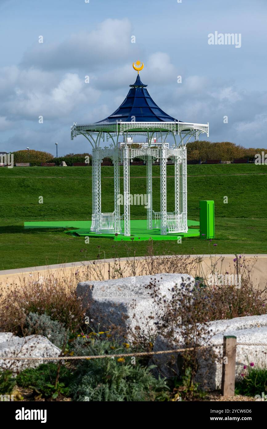 Fanfare Stand sur le front de mer de Portsmouth devant le musée d-Day Story. Octobre 2024. Banque D'Images