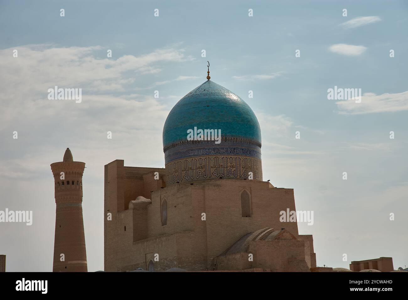 La mosquée et minaret POI Kalon, situé au cœur de Boukhara, Ouzbékistan, est un chef-d'œuvre architectural renommé. Banque D'Images