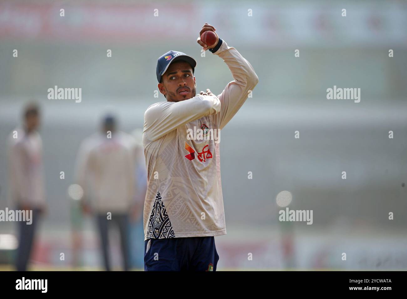 Hasan Murad pendant le Bangladesh et l'Afrique du Sud 1er jour d'essai deux au stade national de cricket Sher-e-Bangla à Mirpur, Dhaka, Bangladesh, le 21 octobre Banque D'Images