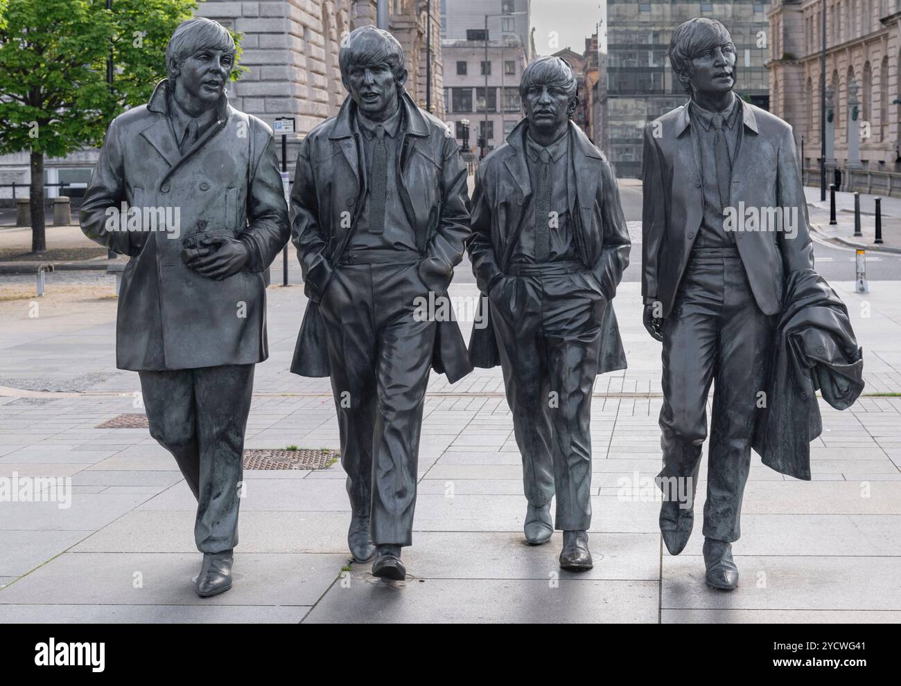 Angleterre, Lancashire, Liverpool, Pier Head, Statue des Beatles par Andrew Edwards créée en 2015. Banque D'Images