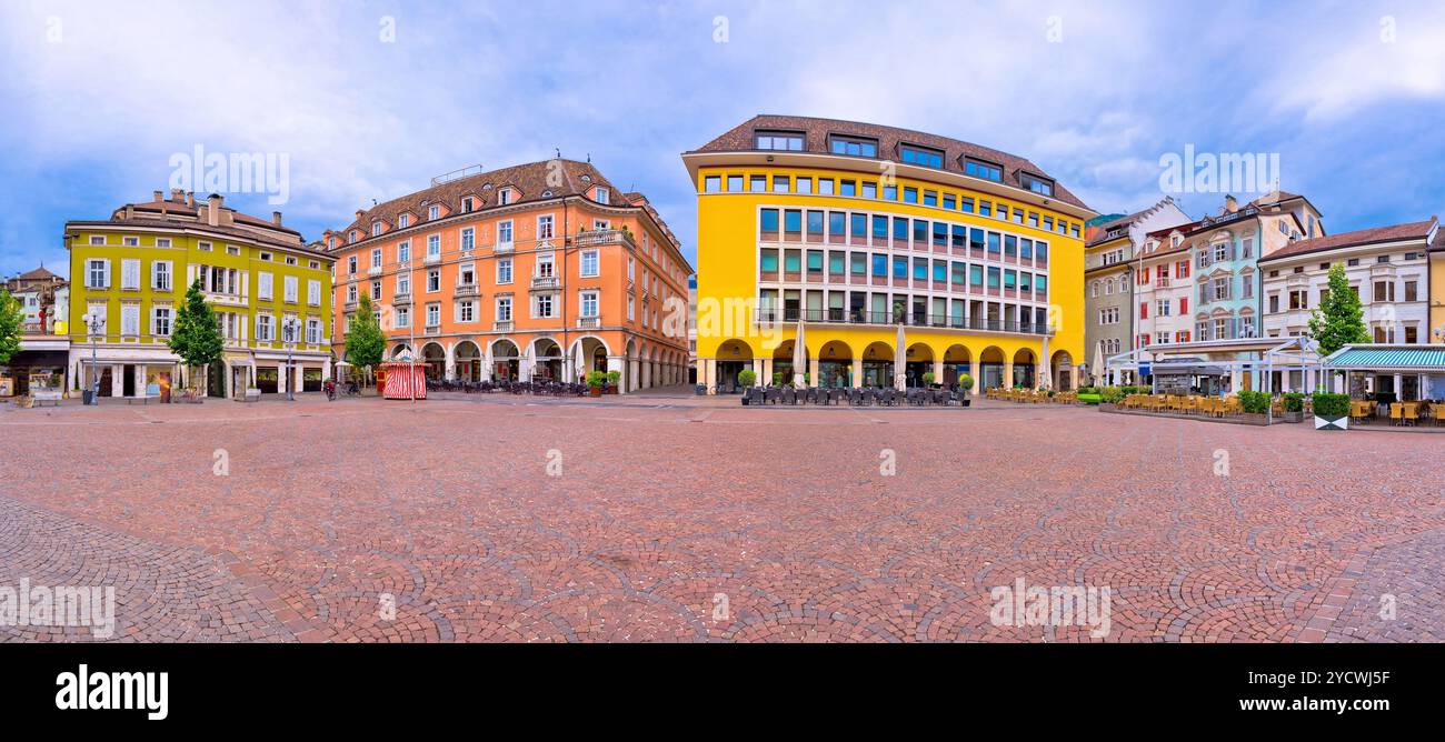 La place principale de Bolzano Waltherplatz vue panoramique Banque D'Images