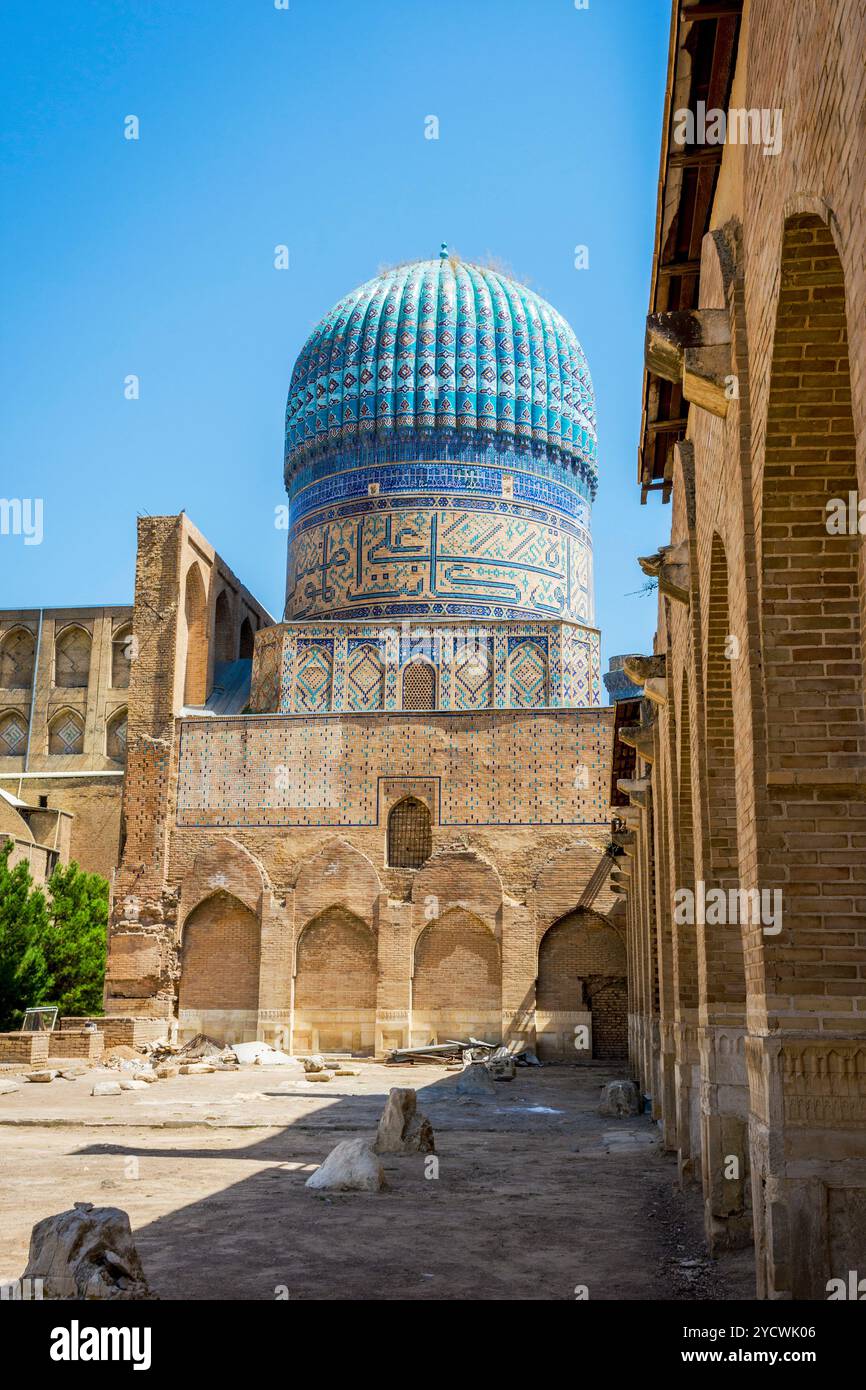 La mosquée Bibi-Khanym (Bibi-Xonum), Samarkand, Ouzbékistan avec mosaïques bleu Banque D'Images