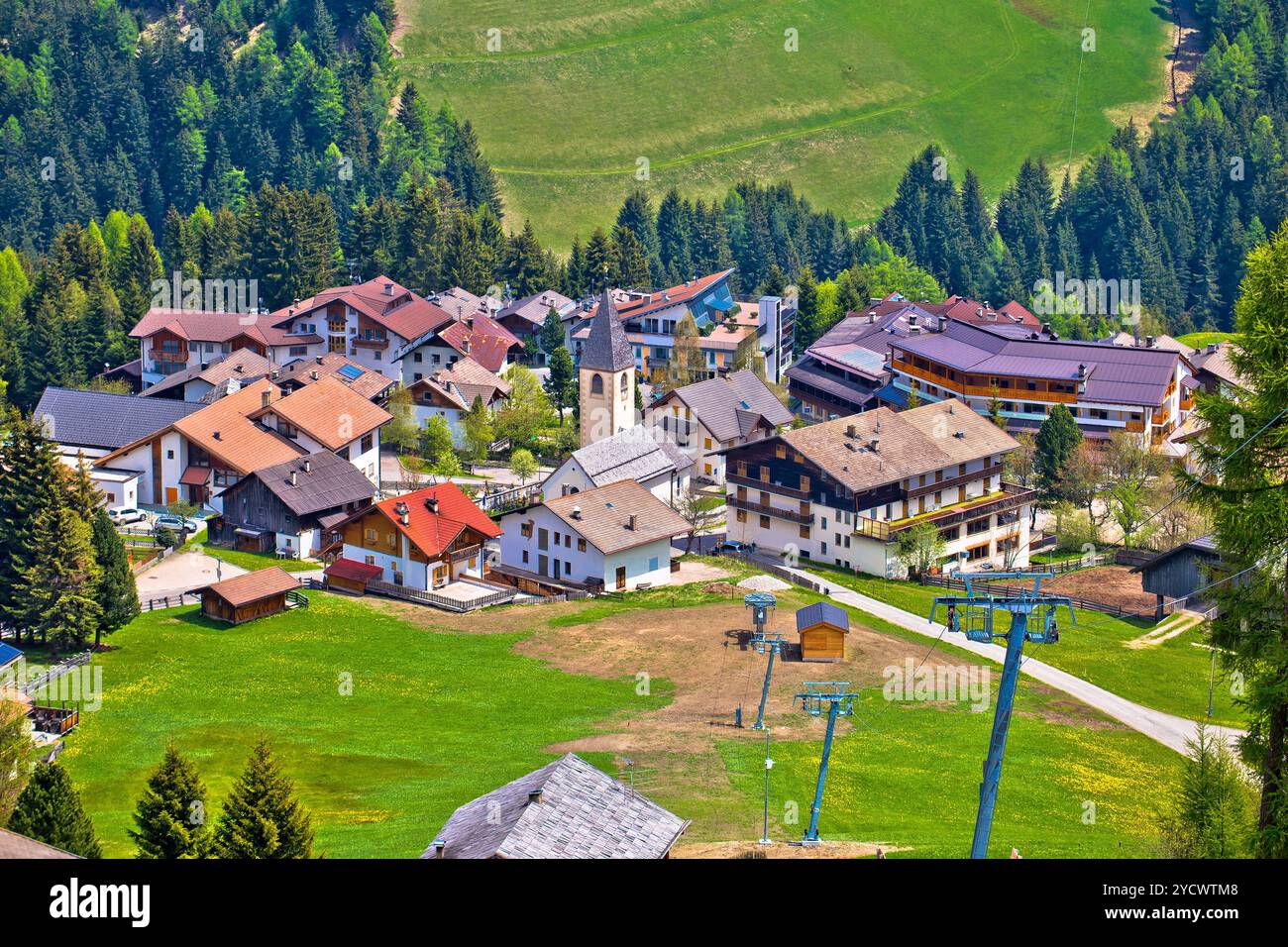 Village alpin d'Antermoia dans le Val Badia Banque D'Images