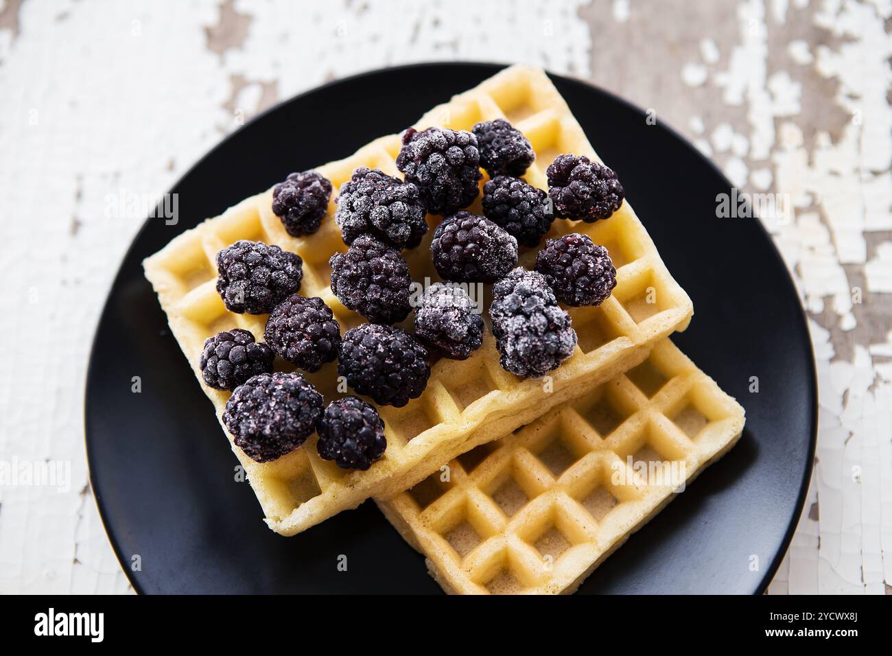 Délicieux et magnifique des gaufres belges avec des mûres Banque D'Images