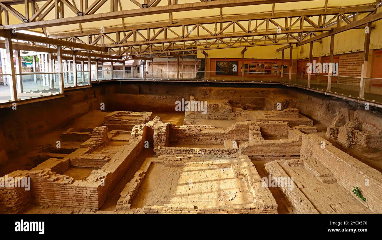 Vue de l'ancien monastère bouddhiste, datant du 2ème - 7ème siècle A.D., Vadnagar, Mehsana, Gujarat, Inde. Banque D'Images