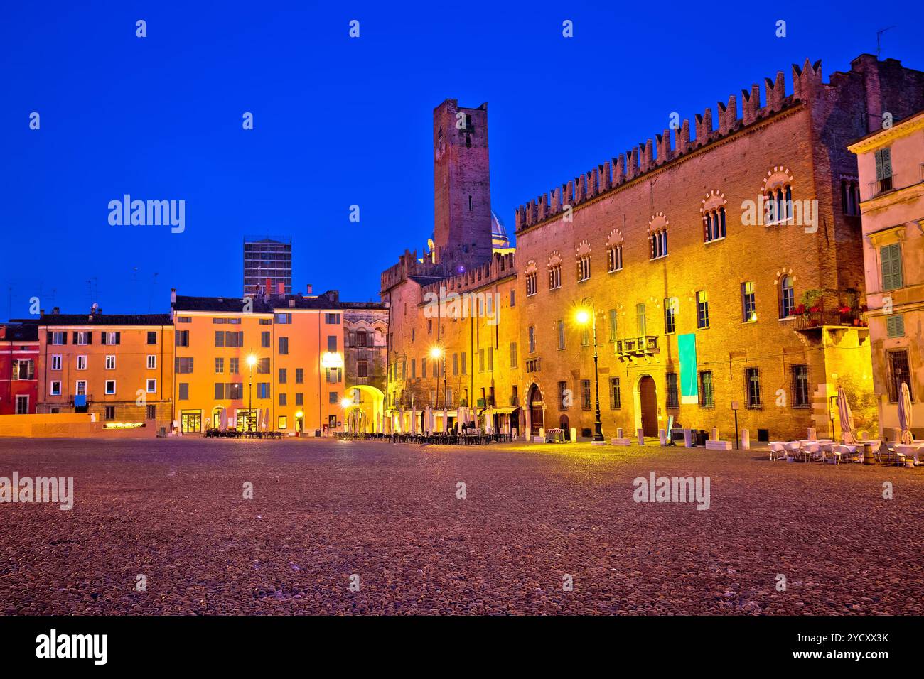 Piazza Sordello Mantoue ville vue du soir Banque D'Images