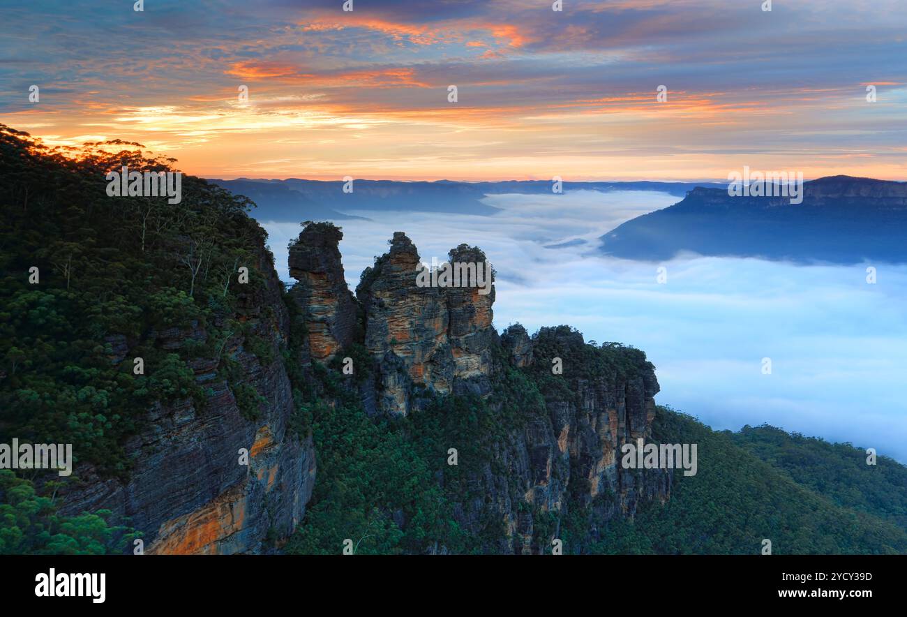 Lever de soleil pittoresque Three Sisters Echo point Blue Mountains Australie Banque D'Images
